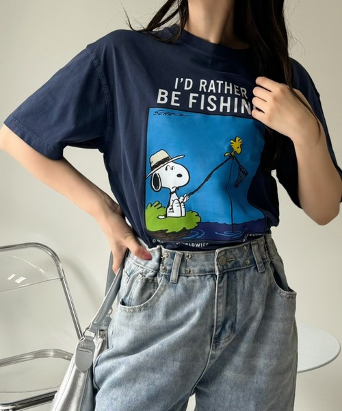 SNOOPY(スヌーピー)の「【PEANUTS/SNOOPY】別注 ピーナッツ スヌーピー 「FISHING」ヴィンテージ風Tシャツ(Tシャツ/カットソー・レディース・アイボリー/ネイビー/ブラック・XL/S/M/L)」の3枚目の写真