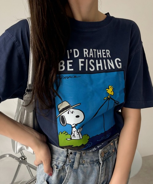SNOOPY(スヌーピー)の「【PEANUTS/SNOOPY】別注 ピーナッツ スヌーピー 「FISHING」ヴィンテージ風Tシャツ(Tシャツ/カットソー・レディース・アイボリー/ネイビー/ブラック・XL/S/M/L)」の19枚目の写真