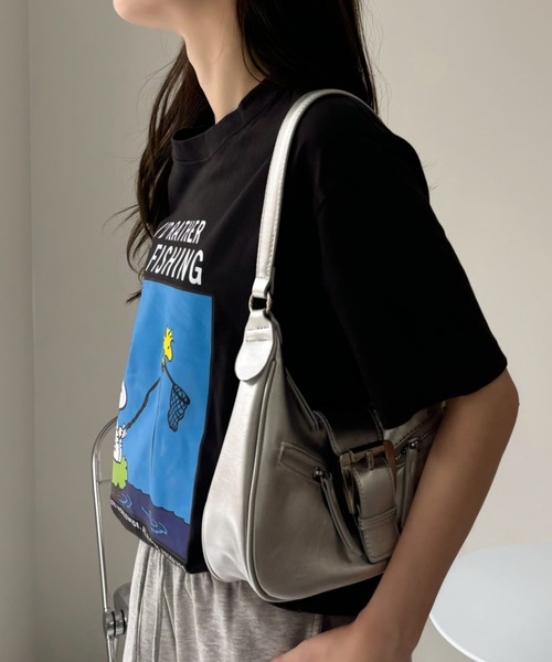 SNOOPY(スヌーピー)の「【PEANUTS/SNOOPY】別注 ピーナッツ スヌーピー 「FISHING」ヴィンテージ風Tシャツ(Tシャツ/カットソー・レディース・アイボリー/ネイビー/ブラック・XL/S/M/L)」の7枚目の写真