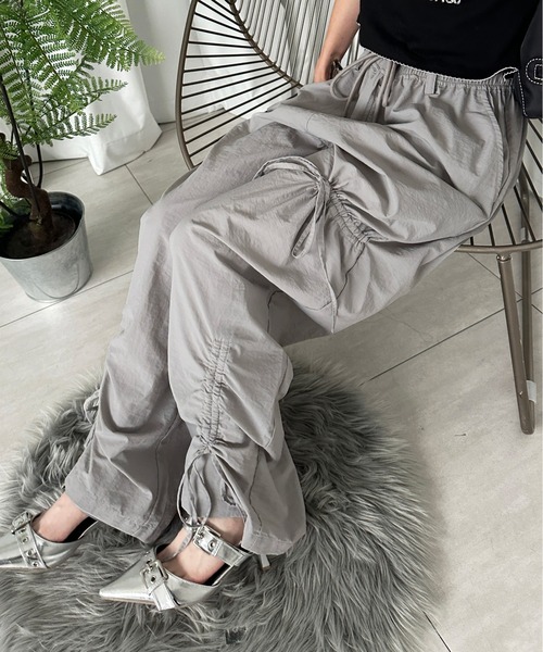 sedacle girl(セダクルガール)の「リボンシャーリングナイロンパンツ(その他パンツ・レディース・ピンク/グレー/ブラック・FREE)」の2枚目の写真