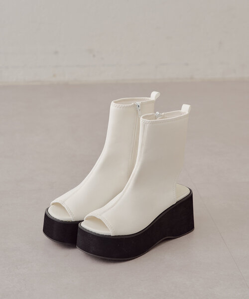 Chico(チコ)の「オープントゥショート厚底ブーツ(ブーツ・レディース・ブラック/アイボリー・LARGE/MEDIUM/SMALL)」の14枚目の写真