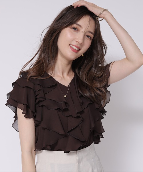 Apuweiser-riche（アプワイザーリッシェ）の「フリルショートブラウス