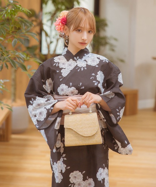 Tika 浴衣 妖艶 生成り地×乱菊 3点セット (ゆかた・兵児帯・下駄) 浴衣] 妖艶 生成り地×乱菊 3点セット (ゆかた・兵児帯・下駄)