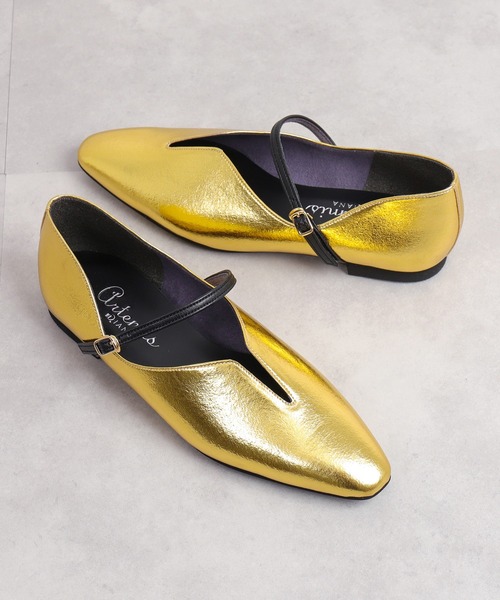 artemis by DIANA(アルテミスバイダイアナ)の「【片足130g】軽量 ソフトVカットストラップフラットシューズ(パンプス・レディース・ブラック/シルバー/ゴールド・22.5cm/23.0cm/23.5cm/24.0cm/24.5cm/25.0cm/22.0cm)」の1枚目の写真