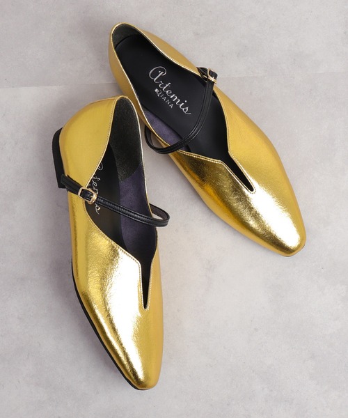 artemis by DIANA(アルテミスバイダイアナ)の「【片足130g】軽量 ソフトVカットストラップフラットシューズ(パンプス・レディース・ブラック/シルバー/ゴールド・22.5cm/23.0cm/23.5cm/24.0cm/24.5cm/25.0cm/22.0cm)」の19枚目の写真