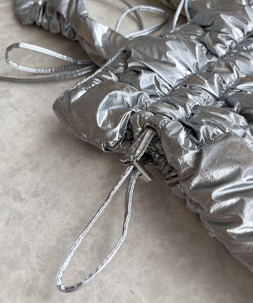 mily bilet（ミウィビレット）の「【mily bilet】愛らしさNo1。ドロストリボンハンドル使いシャイニーキルティングリボントート＆巾着２WAYバック（トートバッグ・レディース・ホワイト/ブラック/シルバー・ONE SIZE）」の15枚目の写真