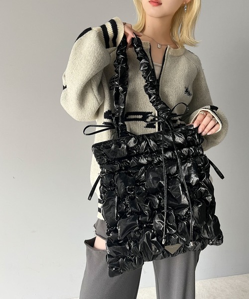 mily bilet（ミウィビレット）の「【mily bilet】愛らしさNo1。ドロストリボンハンドル使いシャイニーキルティングリボントート＆巾着２WAYバック（トートバッグ・レディース・ホワイト/ブラック/シルバー・ONE SIZE）」の5枚目の写真