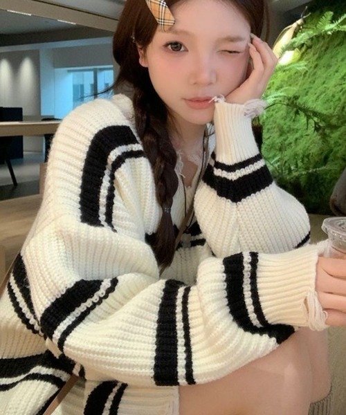 AsRiRe(アスリレイ)の「裾ダメージ vネックオーバーサイズニット(ニット/セーター・レディース・ホワイト/グレー・M)」の14枚目の写真