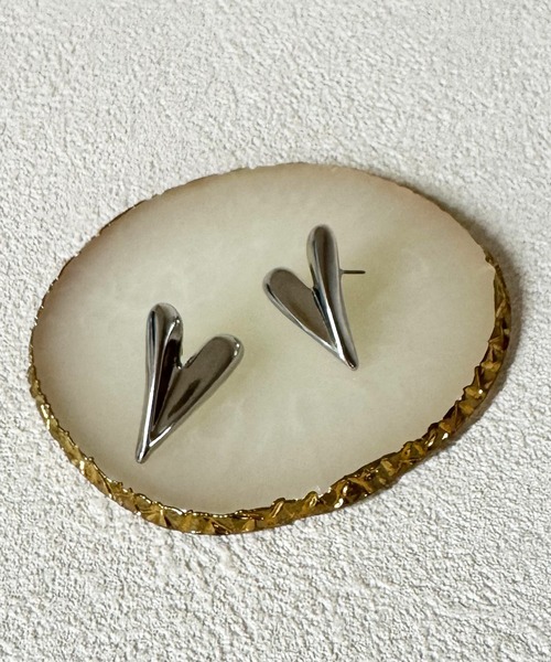 LIPSERVICE(リップサービス)の「ニュアンスハートピアス(ピアス(両耳用)・レディース・シルバー/ゴールド・FREE)」の2枚目の写真