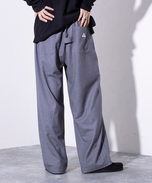 GEVACO（ゲバコ）の「【GEVACO/ゲバコ】TR タック入り イージーワイドパンツ チェック ワンポイントロゴ（スラックス・メンズ・グレー系その他/ブラック/グレー・M/L）」の4枚目の写真