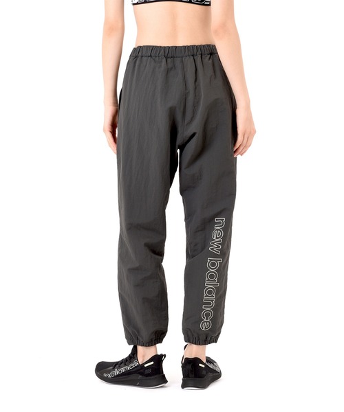 NEW BALANCE(ニューバランス)の「裏起毛トリコットラインドパンツ(スウェットパンツ・レディース・ネイビー/ブラック/アイボリー・SMALL/MEDIUM/LARGE/X-LARGE)」の17枚目の写真