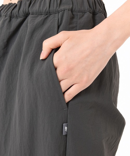 NEW BALANCE(ニューバランス)の「裏起毛トリコットラインドパンツ(スウェットパンツ・レディース・ネイビー/ブラック/アイボリー・SMALL/MEDIUM/LARGE/X-LARGE)」の15枚目の写真