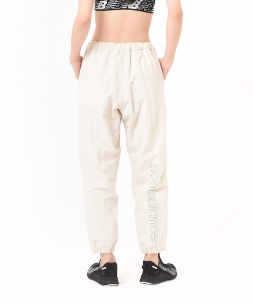 NEW BALANCE(ニューバランス)の「裏起毛トリコットラインドパンツ(スウェットパンツ・レディース・ネイビー/ブラック/アイボリー・SMALL/MEDIUM/LARGE/X-LARGE)」の11枚目の写真