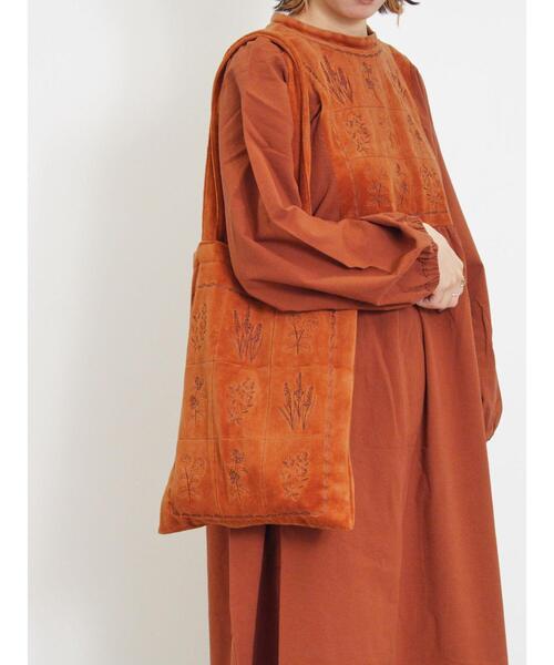 Samansa Mos2(サマンサ モスモス)の「ベロア植物図鑑柄刺繍トートバッグ(ハンドバッグ・レディース・オレンジ/ベージュ/チャコールグレー・F)」の4枚目の写真