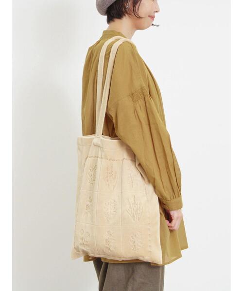 Samansa Mos2(サマンサ モスモス)の「ベロア植物図鑑柄刺繍トートバッグ(ハンドバッグ・レディース・オレンジ/ベージュ/チャコールグレー・F)」の7枚目の写真