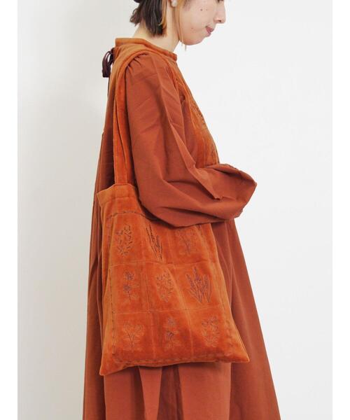 Samansa Mos2(サマンサ モスモス)の「ベロア植物図鑑柄刺繍トートバッグ(ハンドバッグ・レディース・オレンジ/ベージュ/チャコールグレー・F)」の9枚目の写真