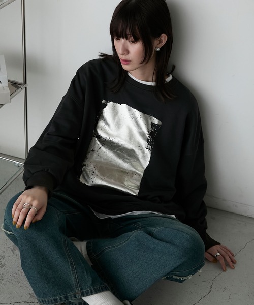 forksy.(フォルクシー)の「【forksy.】かすれ箔プリントオーバーサイズスウェット(スウェット・レディース・ブラック/クリーム/ホワイト・FREE)」の2枚目の写真
