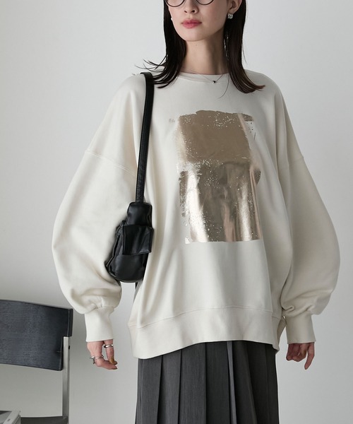 forksy.(フォルクシー)の「【forksy.】かすれ箔プリントオーバーサイズスウェット(スウェット・レディース・ブラック/クリーム/ホワイト・FREE)」の18枚目の写真