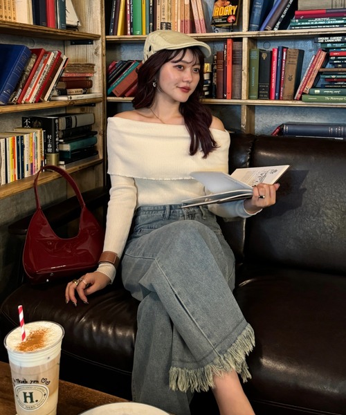 efill(エフィル)の「オフショル リブ ニット トップス(ニット/セーター・レディース・ベージュ/ブラック・FREE)」の8枚目の写真