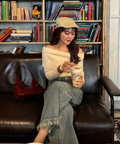 efill(エフィル)の「オフショル リブ ニット トップス(ニット/セーター・レディース・ベージュ/ブラック・FREE)」の9枚目の写真