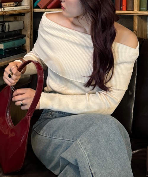 efill(エフィル)の「オフショル リブ ニット トップス(ニット/セーター・レディース・ベージュ/ブラック・FREE)」の14枚目の写真