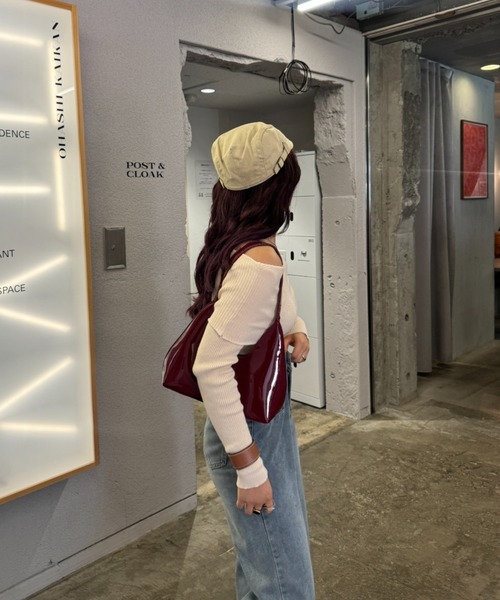 efill(エフィル)の「オフショル リブ ニット トップス(ニット/セーター・レディース・ベージュ/ブラック・FREE)」の5枚目の写真