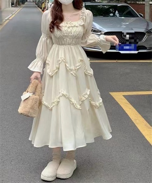 Dream garden（ドリームガーデン）の「シャーリングフリルワンピース（ワンピース・レディース・ベージュ・L/M/S）」の5枚目の写真