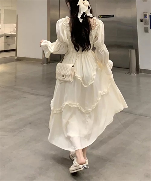 Dream garden（ドリームガーデン）の「シャーリングフリルワンピース（ワンピース・レディース・ベージュ・L/M/S）」の17枚目の写真