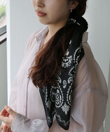 モノトーンペイズリー柄スカーフ