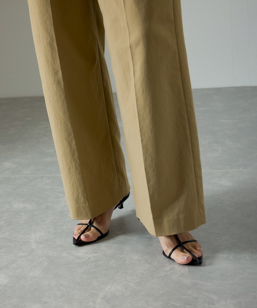 SALON adam et rope'（サロン アダム エ ロペ）の「コットンライクスタイルアップパンツ（スラックス・レディース・ネイビー/ベージュ/グレー/ブラック/オフホワイト/ブラウン・X-SMALL/S/M）」の17枚目の写真