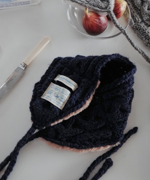 ROCKFISH WEATHERWEAR(ロックフィッシュウェザーウェア)の「CABLE FUR KNIT EARMUFF(イヤーマフ・レディース・グレー/ラベンダー/ネイビー/ベージュ・FREE)」の11枚目の写真