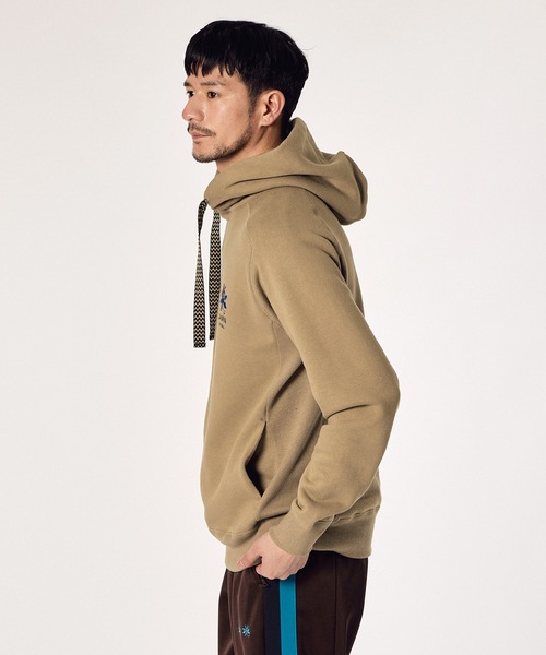 LANVIN en Bleu(ランバンオンブルー)の「【LANVIN en Bleu ESSENTIAL】VALOIS / ”マルグリット” エンブロイダリー フーディ(パーカー・メンズ・ベージュ/ピンク/チャコールグレー/オフホワイト・SMALL/MEDIUM/LARGE/X-LARGE/XX-LARGE)」の21枚目の写真