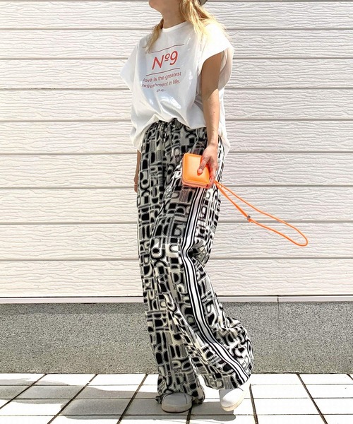 Q（キュー）の「蛍光レザーカードウォレット（カードケース・レディース・オレンジ/グリーン・ONE SIZE）」の13枚目の写真