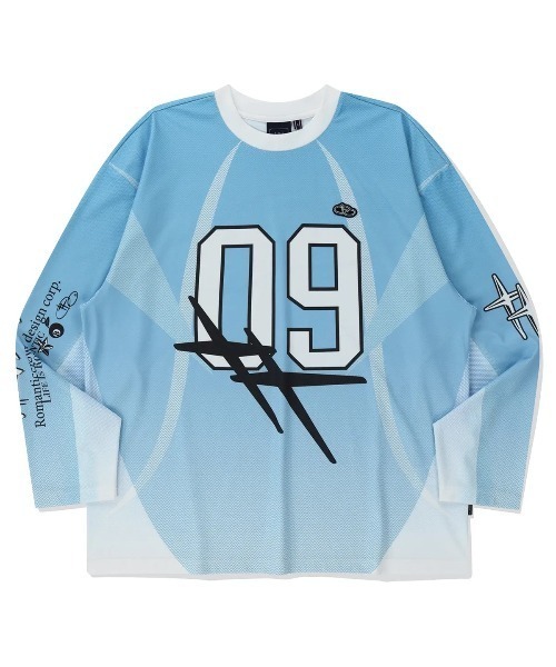 ROMANTIC CROWN(ロマンティッククラウン)の「A'GEM/9 × .kom 『ROMANTIC CROWN/ロマンティック クラウン』NEW ROMANTIC SPORTS JERSEY /ニューロマンティックスポーツジャージ(Tシャツ/カットソー・レディース・ライトブルー/チャコールグレー・L/XL/M)」の6枚目の写真