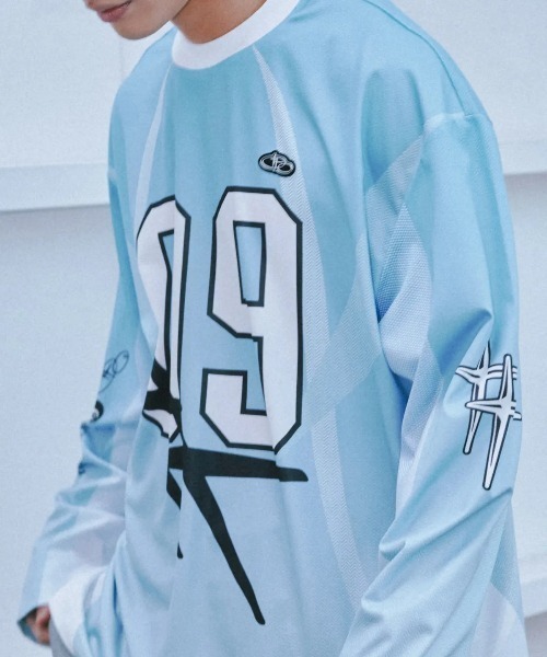 ROMANTIC CROWN(ロマンティッククラウン)の「A'GEM/9 × .kom 『ROMANTIC CROWN/ロマンティック クラウン』NEW ROMANTIC SPORTS JERSEY /ニューロマンティックスポーツジャージ(Tシャツ/カットソー・レディース・ライトブルー/チャコールグレー・L/XL/M)」の16枚目の写真