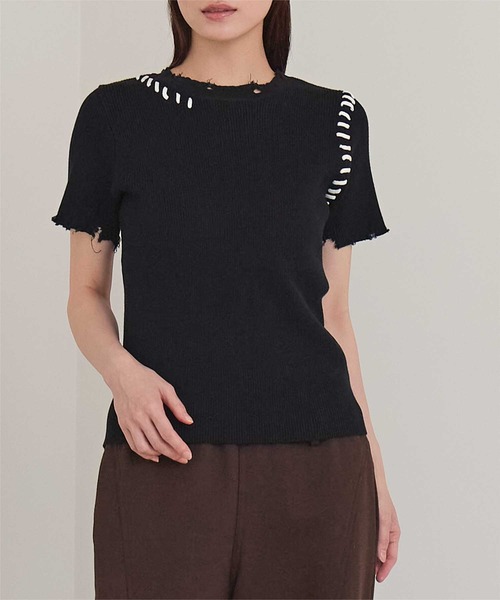 miette(ミエット)の「配色ステッチダメージトップス(ニット/セーター・レディース・ブラック/オフホワイト/ネイビー/ベージュ・FREE)」の1枚目の写真