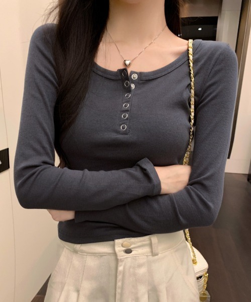 Teem Store（チームストア）の「【6色展開／重ね着可能◎】【選べるS~Lサイズ展開】【お気に入り1.4万人突破!／累計販売数4.3千点！】韓国風コンパクト ヘンリーネックロンT/長袖トップス 体型盛れ レイヤード 着回し力（Tシャツ/カットソー・レディース・ブラック/アイボリー/ホワイト/ライトグレー/ブラウン/ネイビー・S/M/L）」の6枚目の写真