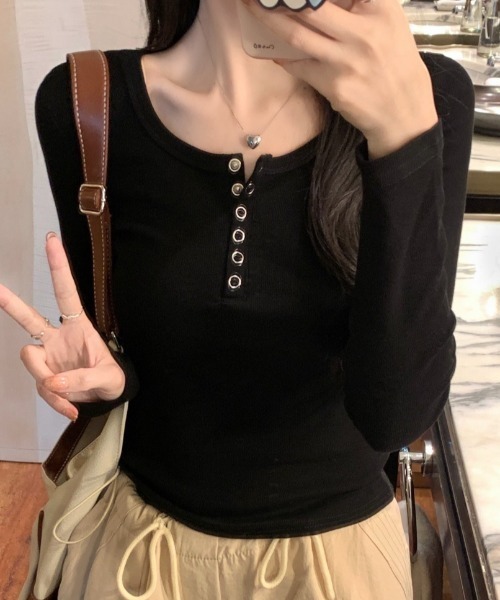 Teem Store（チームストア）の「【6色展開／重ね着可能◎】【選べるS~Lサイズ展開】【お気に入り1.4万人突破!／累計販売数4.3千点！】韓国風コンパクト ヘンリーネックロンT/長袖トップス 体型盛れ レイヤード 着回し力（Tシャツ/カットソー・レディース・ブラック/アイボリー/ホワイト/ライトグレー/ブラウン/ネイビー・S/M/L）」の11枚目の写真