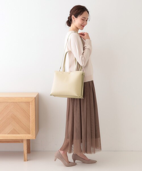 SHOO・LA・RUE（シューラルー）の「【軽量】スクエアトートバッグ（トートバッグ・レディース・ブラック/ライトベージュ/グレー・00）」の4枚目の写真