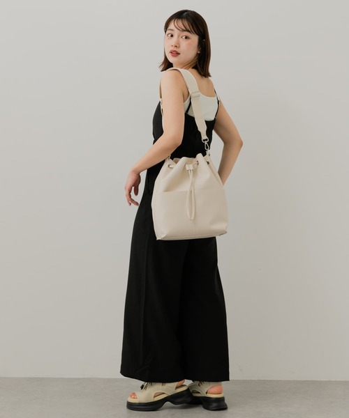 SENSE OF PLACE by URBAN RESEARCH（センスオブプレイスバイアーバンリサーチ）の「アウトポケットバケットバッグ（ショルダーバッグ・レディース・ブラウン/ブラック/アイボリー・ONE）」の6枚目の写真