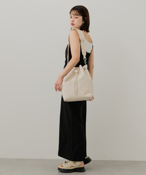 SENSE OF PLACE by URBAN RESEARCH（センスオブプレイスバイアーバンリサーチ）の「アウトポケットバケットバッグ（ショルダーバッグ・レディース・ブラウン/ブラック/アイボリー・ONE）」の7枚目の写真