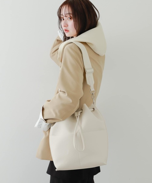 SENSE OF PLACE by URBAN RESEARCH（センスオブプレイスバイアーバンリサーチ）の「アウトポケットバケットバッグ（ショルダーバッグ・レディース・ブラウン/ブラック/アイボリー・ONE）」の9枚目の写真