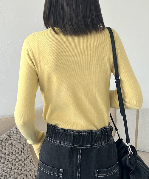 STYLEBLOCK(スタイルブロック)の「ブローチ付きボトルネックニットトップス(ニット/セーター・レディース・ライトブルー/ブラック/ライトグリーン/アイボリー/ライトピンク/ライトイエロー・FREE)」の15枚目の写真
