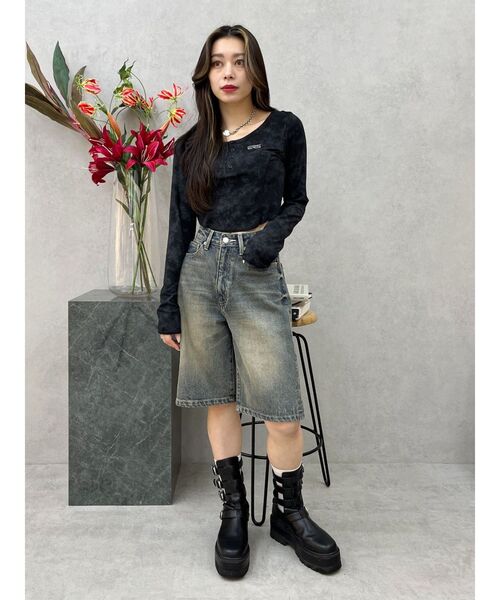 EVRIS（エヴリス）の「バックスラッシュハーフデニムパンツ（デニムパンツ・レディース・インディゴブルー/ブラック・MEDIUM/SMALL）」の4枚目の写真