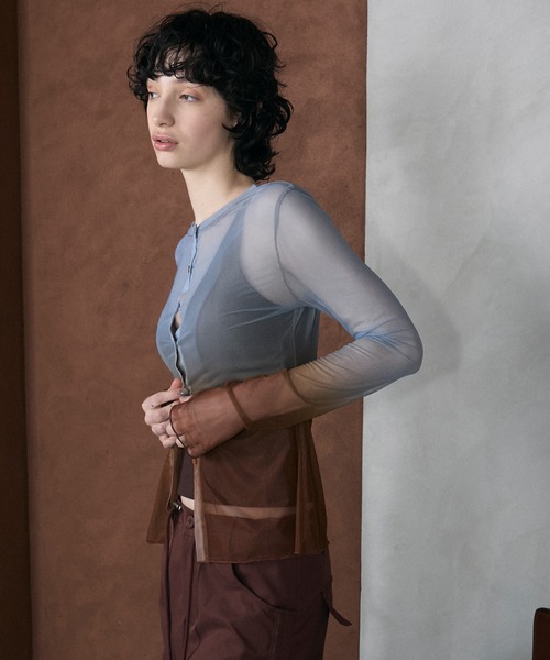le ELMi（ルエルミ）の「2way gradient sheer cardigan / 2way パワーメッシュ グラデーション カーデトップス（カーディガン/ボレロ・レディース・ブルー/ピンク/ブラウン・FREE）」の11枚目の写真