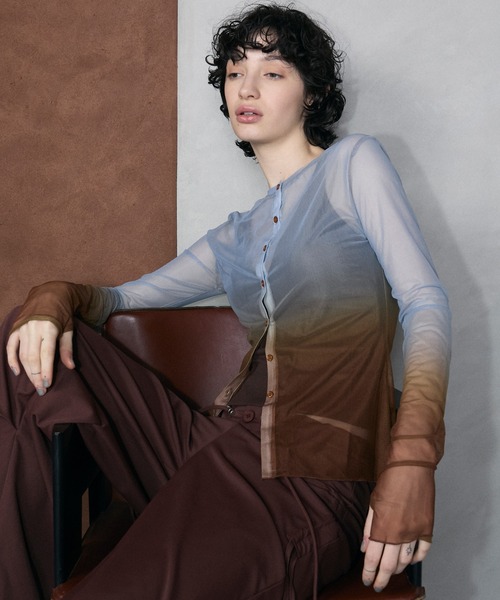 le ELMi（ルエルミ）の「2way gradient sheer cardigan / 2way パワーメッシュ グラデーション カーデトップス（カーディガン/ボレロ・レディース・ブルー/ピンク/ブラウン・FREE）」の5枚目の写真