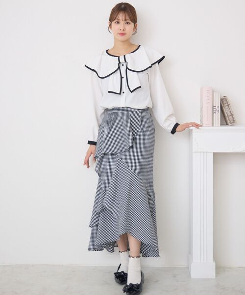 ems excite（エムズエキサイト）の「パイピングフロントリボンBL（シャツ/ブラウス・レディース・ブラック/ナチュラル・FREE）」の5枚目の写真