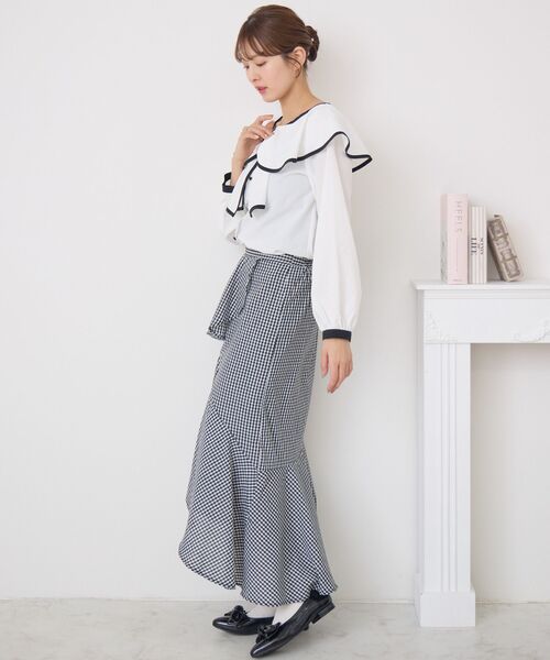 ems excite（エムズエキサイト）の「パイピングフロントリボンBL（シャツ/ブラウス・レディース・ブラック/ナチュラル・FREE）」の7枚目の写真