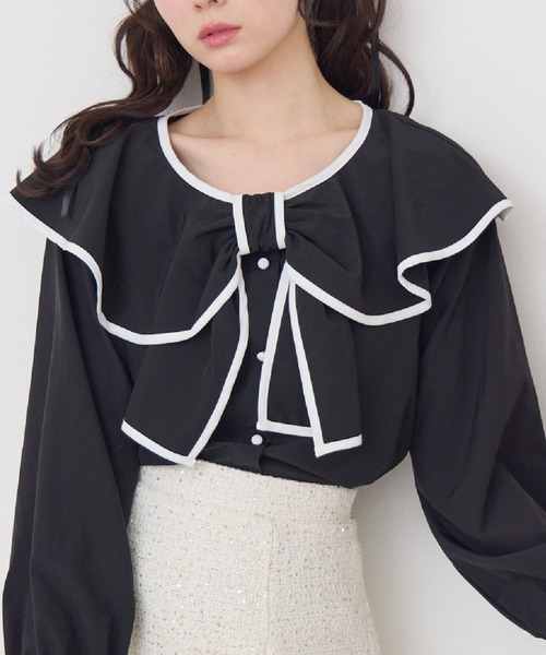 ems excite（エムズエキサイト）の「パイピングフロントリボンBL（シャツ/ブラウス・レディース・ブラック/ナチュラル・FREE）」の2枚目の写真