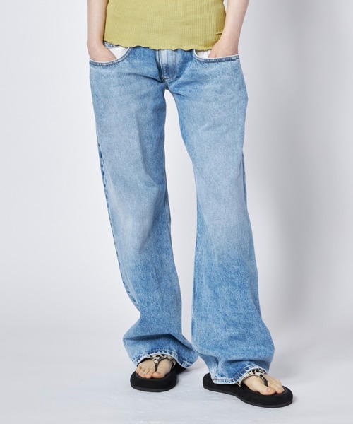 Maison Margiela（メゾンマルジェラ）の「Maison Margiela  PANTS 5 POCKETS（デニムパンツ・レディース・ライトブルー・38/36）」の4枚目の写真